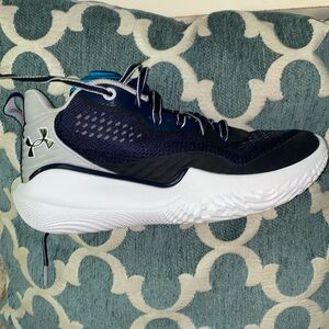 Under Armour girls basketball shoes sz 7.5